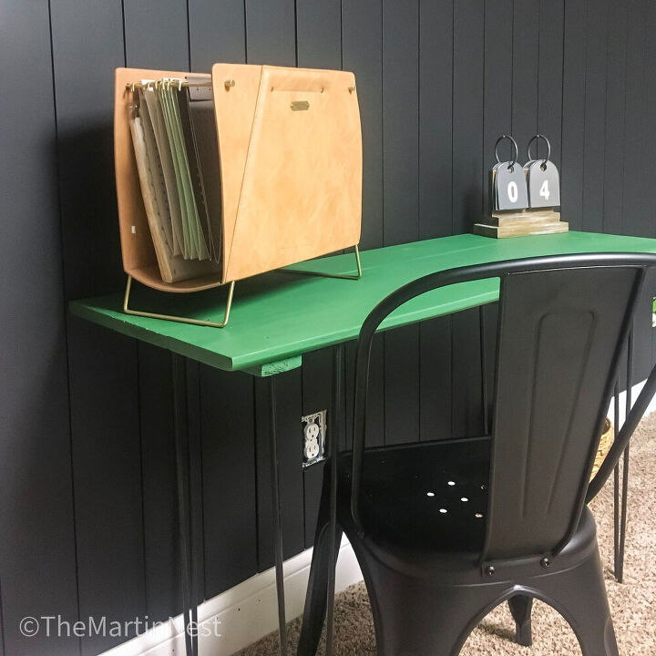 escritorio con patas de horquilla a partir de una vieja persiana