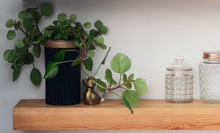 25 cosas increbles que puedes hacer t mismo en 1 hora o menos, Cubierta de madera acanalada para plantas reciclada con un vaso de helado