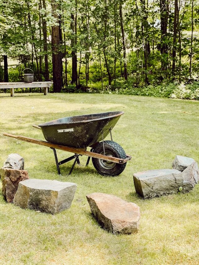 how to build a simple and classic backyard stone fire pit