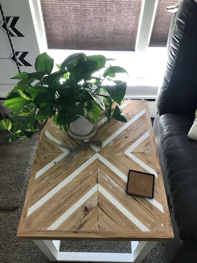 mesa lateral embutida em madeira