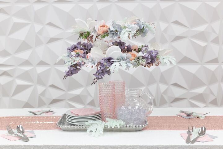 10 hermosas ideas de decoracin de bodas con un presupuesto, C mo Dise ar una impresionante l mpara de ara a a partir de formas de corona de flores