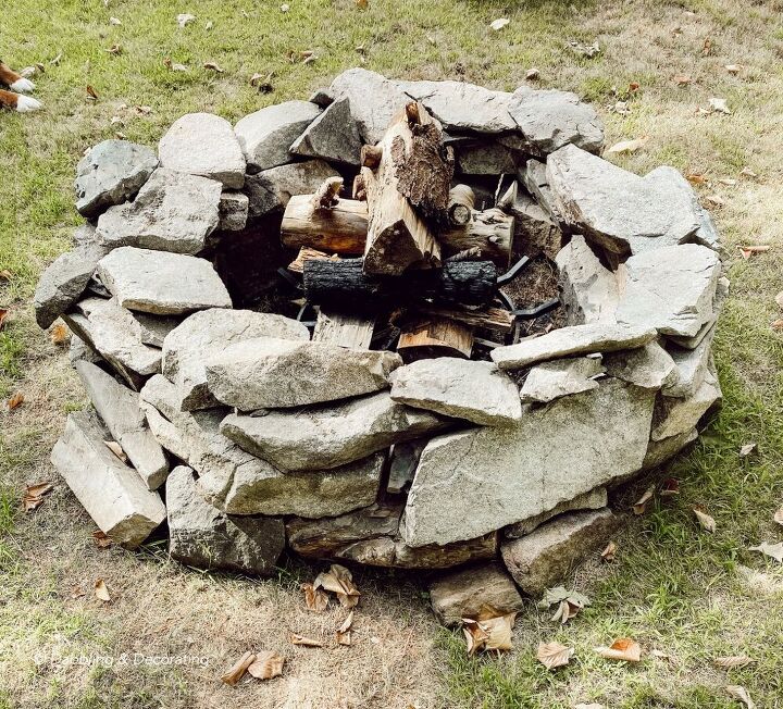 how to build a simple and classic backyard stone fire pit