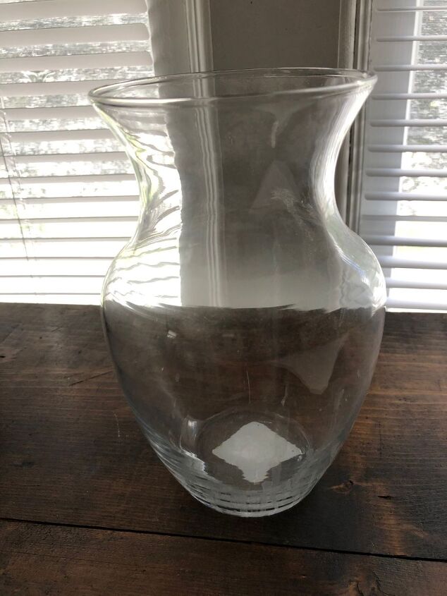 25 ordinary items that transformed into incredible decor, A glass vase