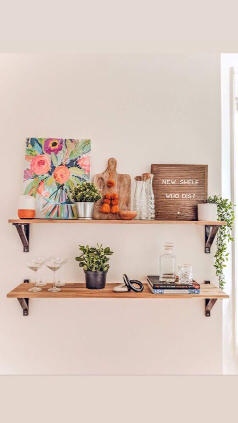 20 maneiras criativas de adicionar prateleiras abertas sua casa, Prateleiras de cozinha suspensas e dicas de estilo