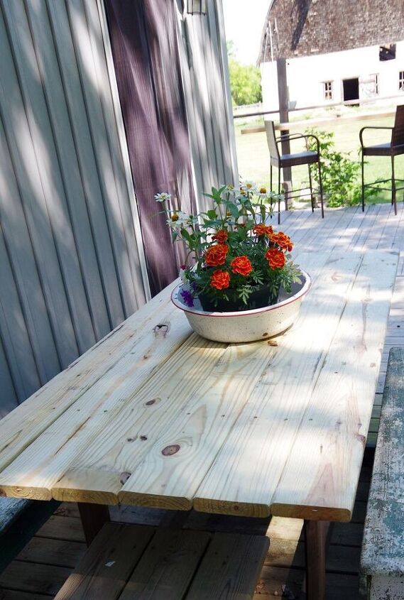 tampo de mesa ao ar livre substituindo nosso tampo de mesa de porta de celeiro