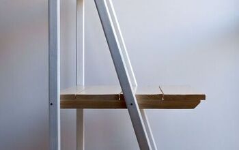  Prateleira de escada DIY com uma espécie de mesa de centro