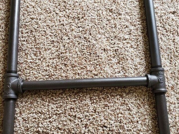 q how do you tighten the steps on a pipe ladder