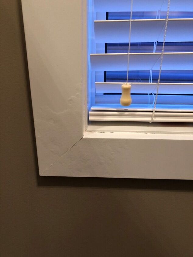 q weird patterns on window trim