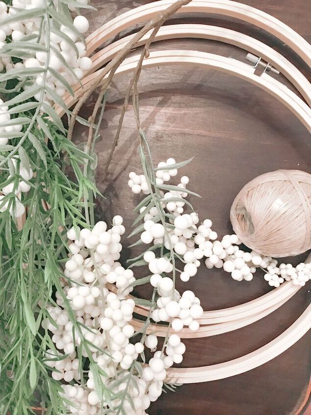 create hoop wreath chargers that will wow your guests in minutes