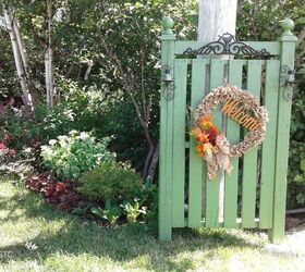 garden accent gate made from a pallet