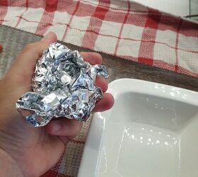 Dip crumpled tin foil into vinegar for this brilliant home cleaning hack