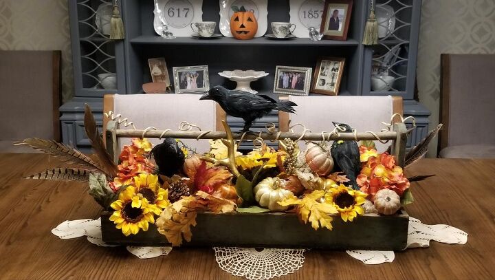 20 maneiras como os instagrammers esto decorando suas casas nesta temporada, Pe a central com corvos e girass is