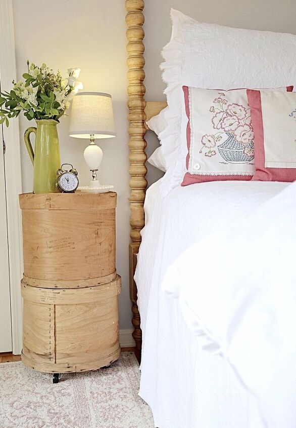 18 ideas con estilo que querrs robar para tu aburrido dormitorio, Sencilla mesa m vil de cajones vintage DIY