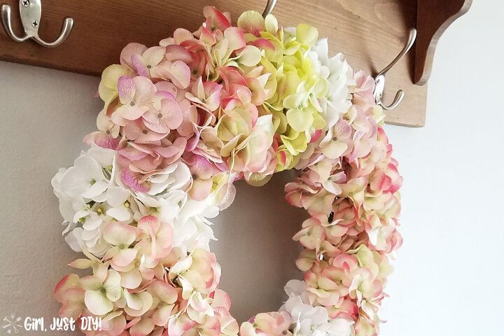 s 20 fall friendly ways to decorate your home with flowers, Easy DIY Hydrangea Wreath