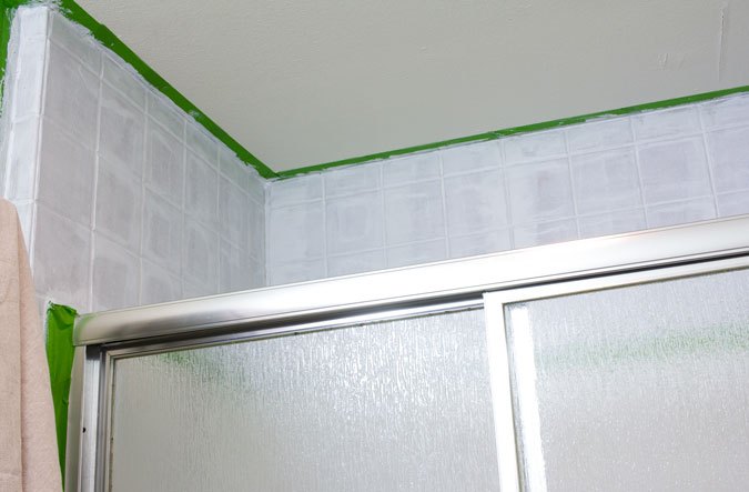 actualiza el contorno de tu ducha de azulejos sin quitarlo