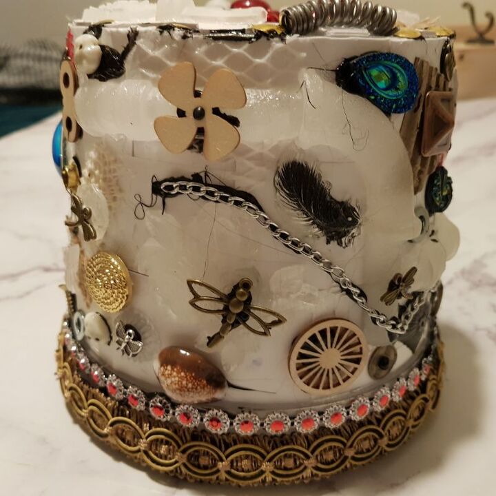 sombrero steampunk hecho con materiales reciclados