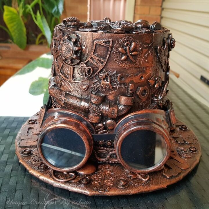 sombrero steampunk hecho con materiales reciclados