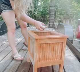how to build a beautiful wood planter with just 2 planks of wood