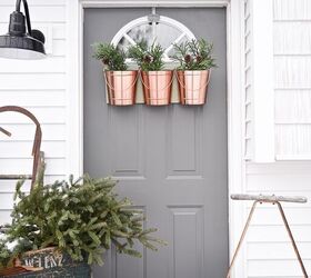 easy diy outdoor christmas decor ideas, DIY Bucket Christmas Wreath