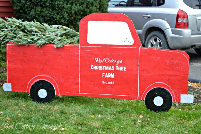 easy diy outdoor christmas decor ideas, Red Truck Christmas Tree