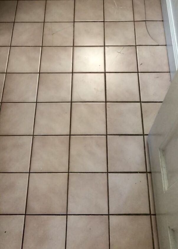 8 timas maneiras de obter um timo piso de banheiro, Como atualizar um piso de banheiro com adesivos de azulejos