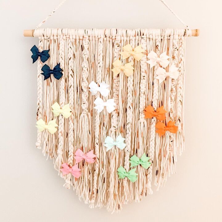 31 ideas that ll keep your home organized and looking good, Bow Holder Using Only Two Items