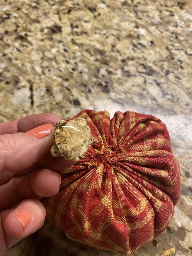 making fabric pumpkins