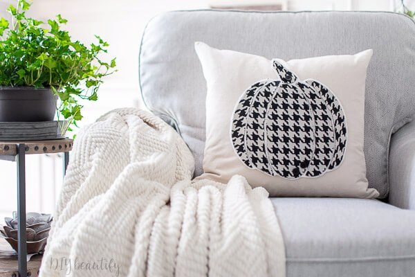 5 maneiras muito bonitas de renovar as almofadas para o outono
