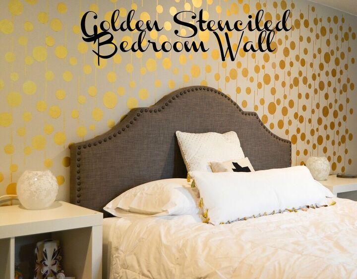15 ideas nicas para crear una pared de estarcido llamativa, Pared dorada para el dormitorio