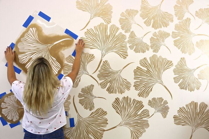 15 ideas nicas para crear una pared de estarcido llamativa, Idea inspirada en el papel pintado de dise o