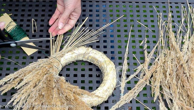 grass wreath for fall so quick and easy to make