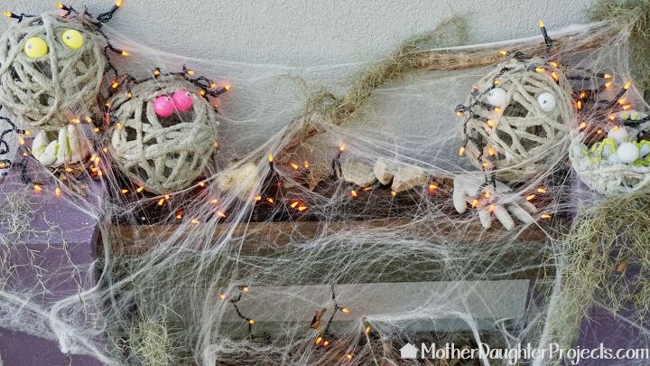 12 espeluznantes ideas de halloween que todo el mundo est copiando este ao, C mo hacer momias de hormig n para Halloween