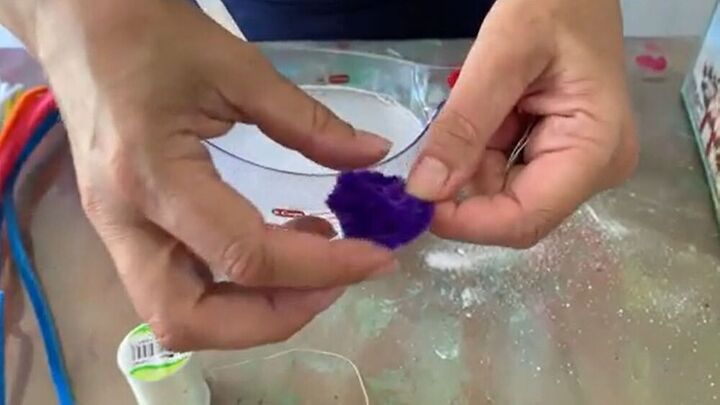 haz tus propios cristales de brax con este sencillo tutorial, Enrolla dos limpiapipas