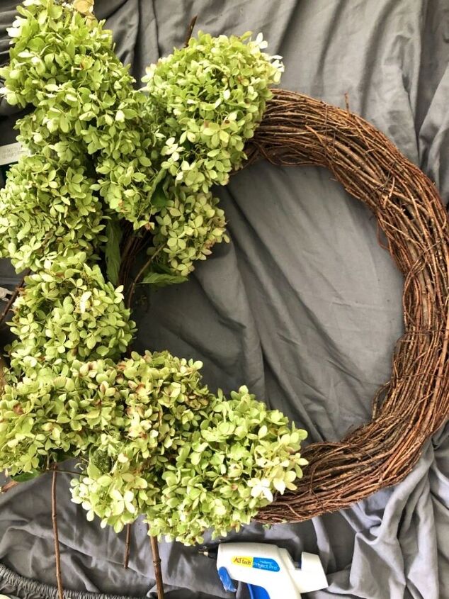 fall grapevine wreath using dried hydrangeas