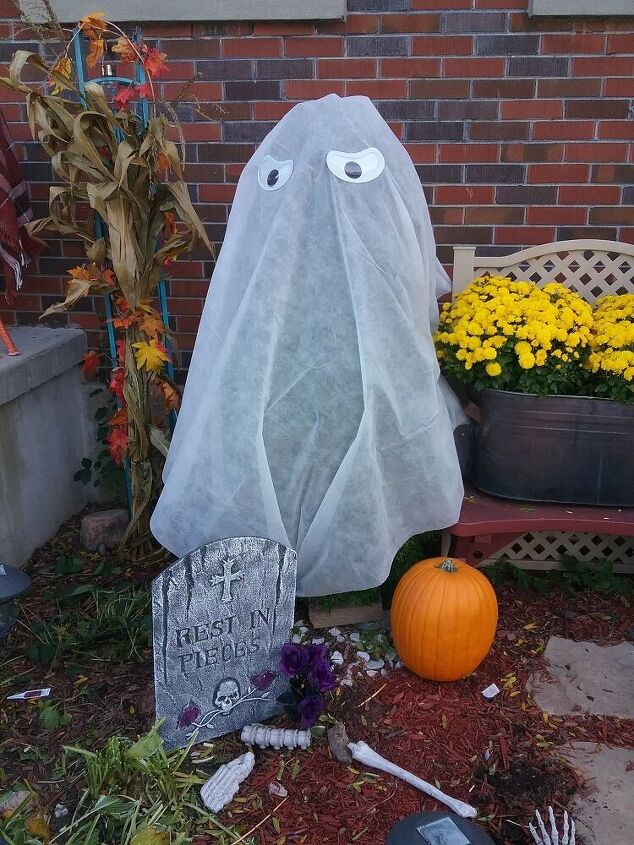 s 15 impressive outdoor halloween ideas, 5 Minute Ghosts