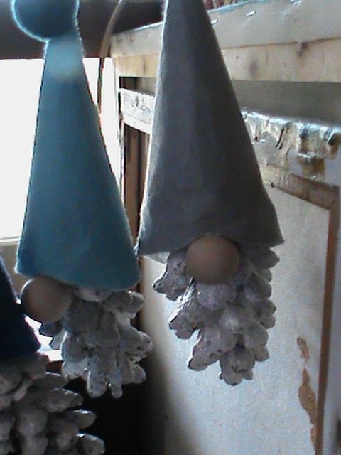 how to make pine cone gnome ornaments