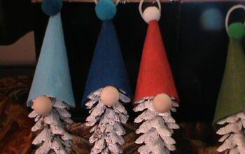 How to Make Gnome Ornaments With Pine Cones for the Christmas Tree
