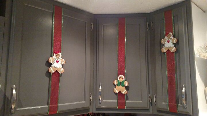 gingerbread christmas cupboard decor