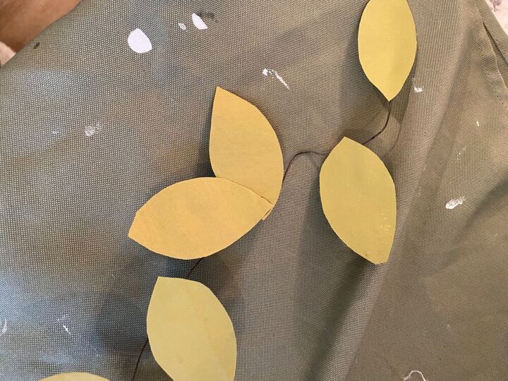 guirnalda de hojas de bolsa de papel