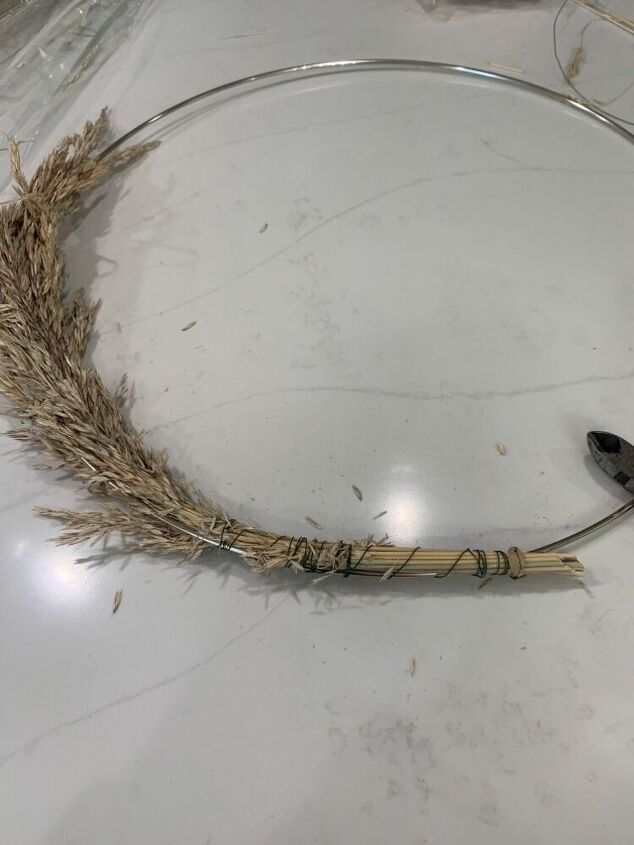 corona de otoo tallos de granos de trigo, Asegurar la parte inferior