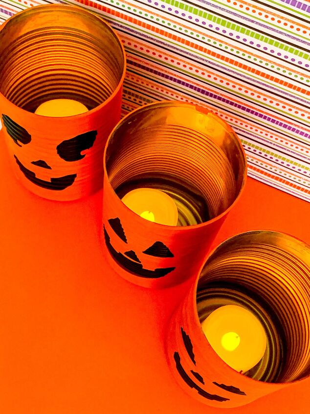 15 ideas divertidas para halloween que puedes hacer con un presupuesto de un dlar, Linternas de Halloween en lata