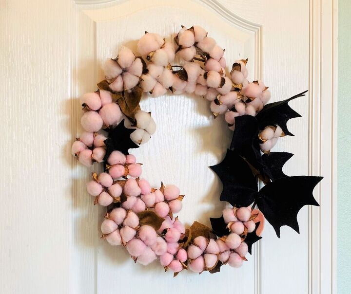 15 ideias elegantes e assustadoras para decorar a porta da frente no halloween, guirlanda de morcego do dia das bruxas