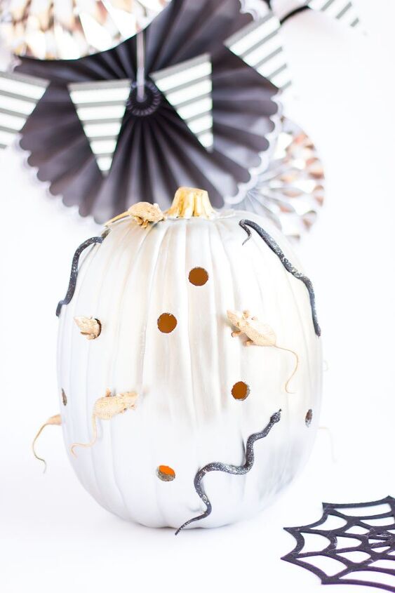 21 increbles ideas con calabazas que tienes que ver antes de halloween, Calabaza espeluznante de Halloween