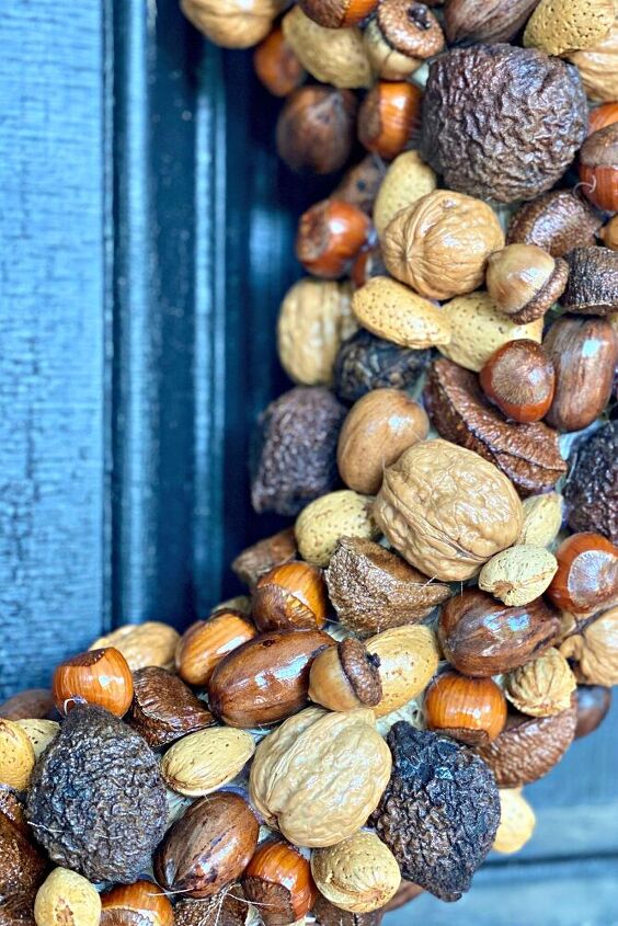 how to make a gorgeous autumn wreath with nuts