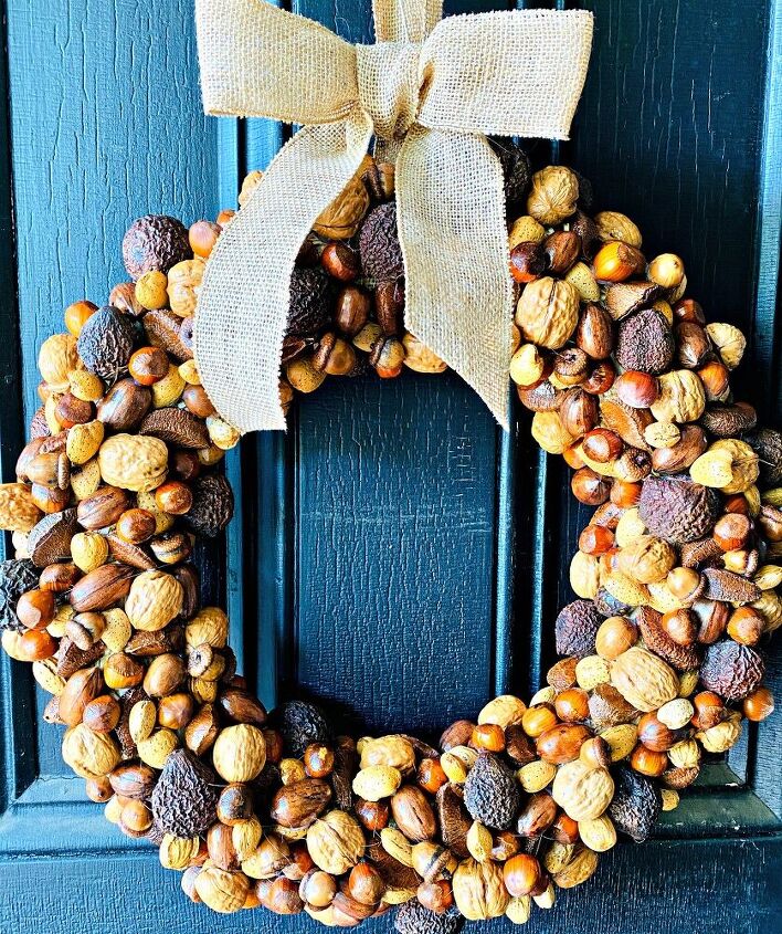 how to make a gorgeous autumn wreath with nuts