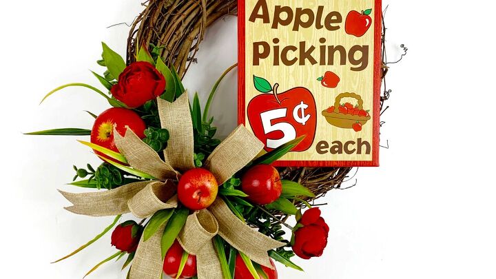 s 25 genius diy decorating ideas to try this fall, Cute Apple Wreath