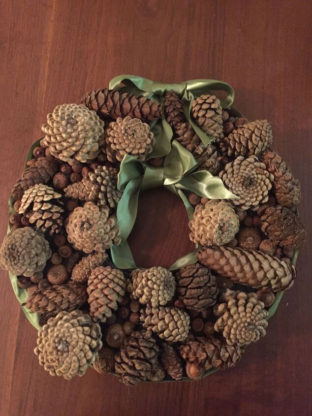 15 beautiful ways to use collected pine cones this season, Upcycle foam packaging into a simple pine cone and acorn wreath