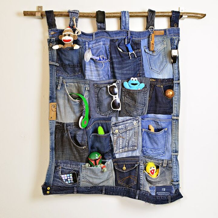 20 hacks de armazenamento de espao pequeno que os aficionados da organizao juram, Fant stico organizador de bolso de parede com jeans velhos