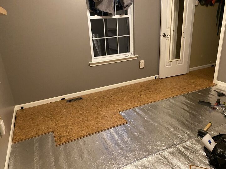 converta um quarto de carpete em piso de cortia