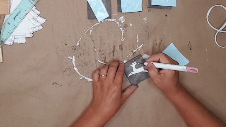 how to make mini tiered tray signs